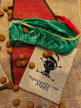 Pietenbaret  + Pepernotenzakje met naam paars