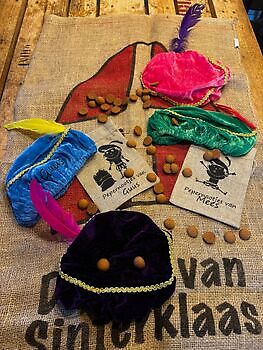 Pietenbaret  + Pepernotenzakje met naam groen